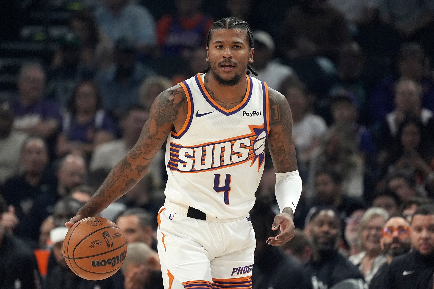 杰伦·格林代表太阳出战的比赛3胜0负 场均16.5分钟贡献14.3分